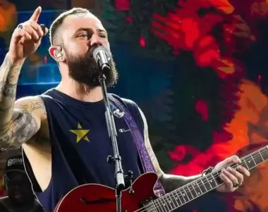 Cantor passa por nova cirurgia no joelho e segue em recuperação