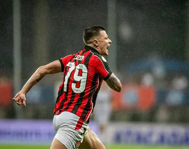 Renato Kayzer, atacante do Vitória