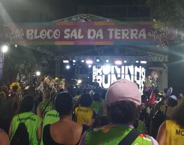 Pela 24ª vez, o bloco Sal da Terra 'brotou' no Carnaval de Salvador. Misturando pessoas de várias congregações