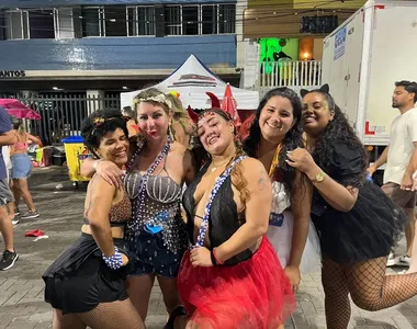 Fernanda Caçula, Juliane Dias e as amigas