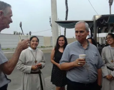 Robert Francis Prevost, novo papa, viralizou com fotos no Brasil