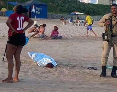 Casal é resgatado de afogamento na praia de Jaguaribe