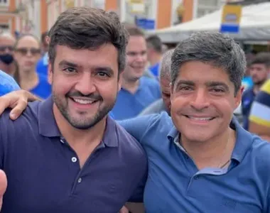 Valderico Jr. ao lado de ACM Neto