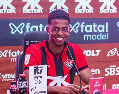 Carlinhos, novo atacante do Vitória