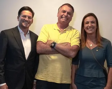 Casal Roma ao lado de Jair Bolsonaro