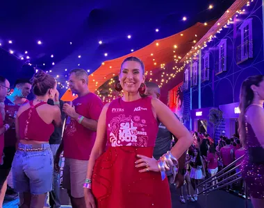 Fã de carteirinha do Carnaval de Salvador, a apresentadora Fernanda Paes Leme, conta como está sendo a folia na maior festa de rua do planeta