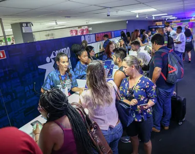 Entrega de abadás no Shopping Paralela