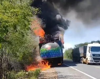 Trio incediado na estrada