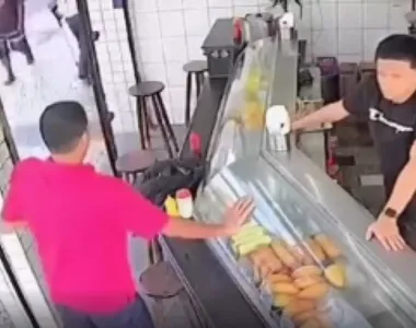 Homem entrou no estabelecimento e sofreu um infarto