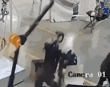 Imagens foram registradas por câmeras de segurança