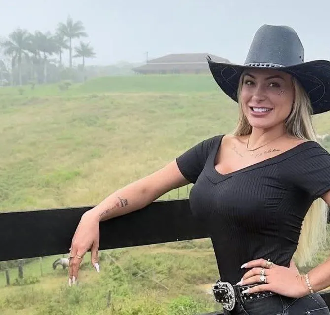 Imagem ilustrativa da imagem ASSISTA: Andressa Urach exibe 'filha' grandona na web