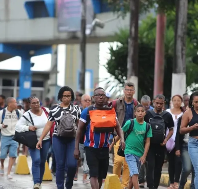 Imagem ilustrativa da imagem Olha a fila! Fluxo nos terminais de transporte promete ser ‘pesado’