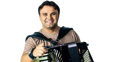 Imagem ilustrativa da imagem Forró 0800! Daniel Frota bota o povo para dançar no Sanju de Salvador