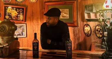 Imagem ilustrativa da imagem Ta na pista! Davi é flagrado em noite de vinhos com mulher misteriosa