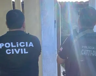 Um mandado de busca e apreensão foi cumprido na residência do suspeito