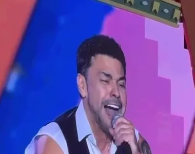 Zezé durante apresentação