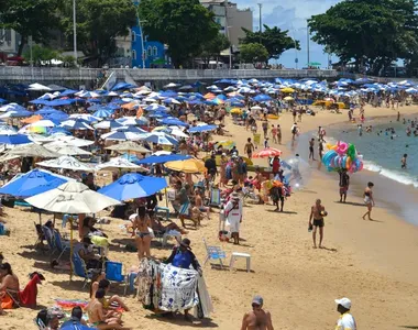 Banhista critica som alto e desabafa em vídeo no Porto da Barra
