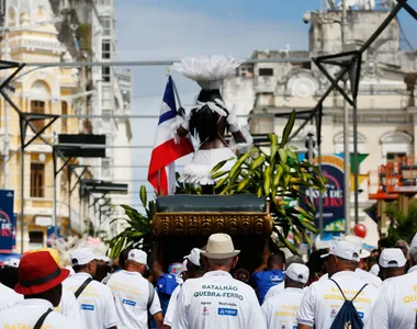 Batalhão Quebra-Ferro emociona no 2 de Julho em Salvador