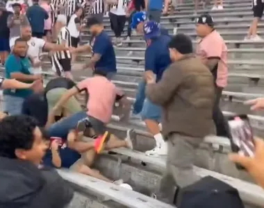 Briga foi registrada na arquibancada do estádio Rose Bowl, durante jogo entre Botafogo e PSG