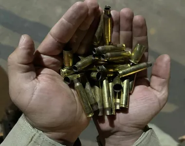 Cápsulas encontradas pela Polícia Militar
