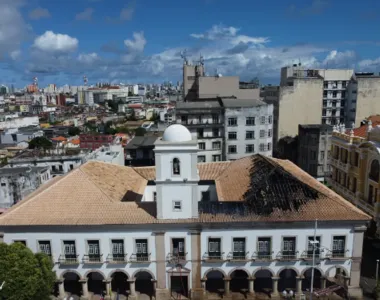 Telhado do Plenário ficou completamente destruído