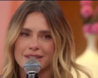 Carolina Dieckmann durante pedido