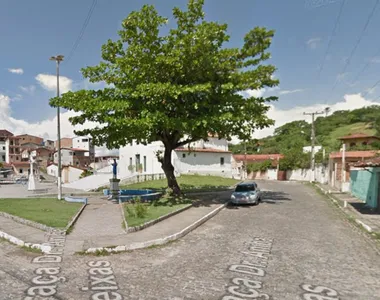 Restos mortais foram encontrados em uma praça pública da cidade
