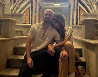 Anitta e Ian em álbum de férias