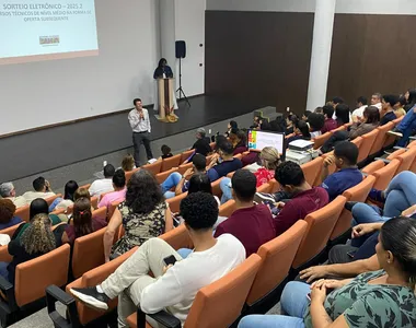 Os cursos técnicos são voltados para quem concluiu o Ensino Médio e busca qualificação profissional