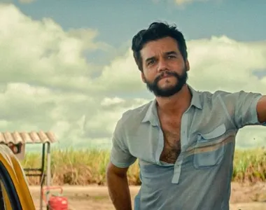 Wagner Moura em cena do filme “O Agente Secreto”
