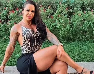 DJ afirmou que esposa de famosos já contracenou com Chay Suede