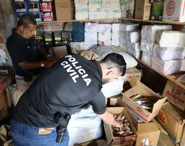 Mais de dois milhõoes de materias foram apreendidos