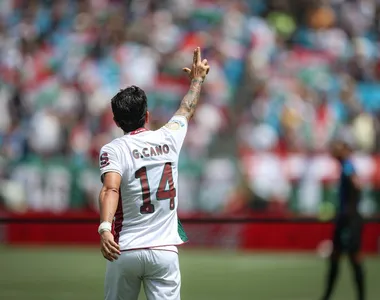 Cano foi o autor do primeiro gol do Fluzão