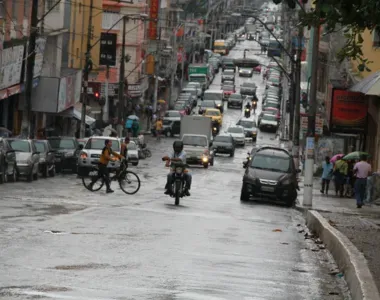 Chuvas atingiram diversos bairros da capital baiana