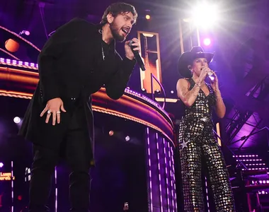 Gustavo Mioto e Ana Castela em gravação de DVD