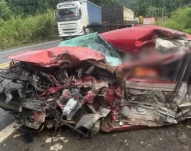 Estado que ficou o carro após batida