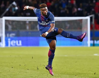 Aurier defendeu as cores do PSG por três anos
