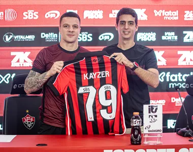 Renato Kayzer, atacante, e Manequinha, diretor de futebol do Vitória