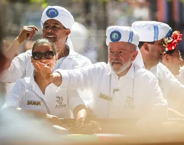 Lula durante desfile de 2 julho de 2024