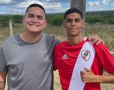 Allan de Jesus e Luva de Pedreiro