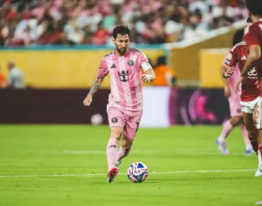 Lionel Messi quase marcou um golaço no segundo tempo