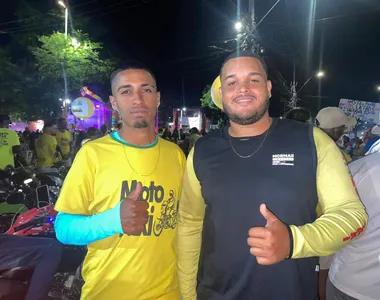 Vinícius Ribeiro e Maicon Brito, mototaxistas do subúbio