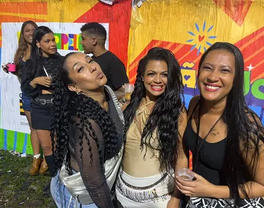 Amigas revelam que homens estão deixando a desejar durante evento