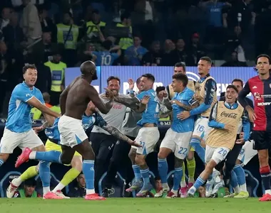 Lukaku comemora segundo gol que sacramentou título do Napoli