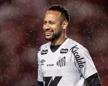 Neymar pode jogar contra o Vitória neste domingo (25), em Salvador
