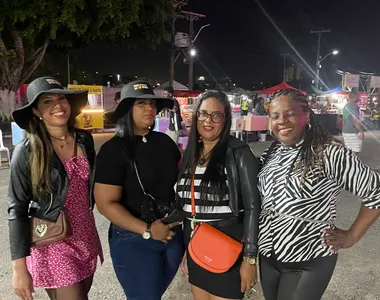 Amigas resolveram curtir o São João em Salvador