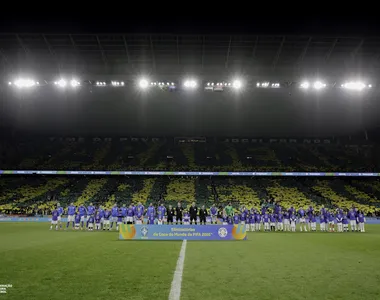 Comandante italiano foi homenageado na arquibancada do estádio