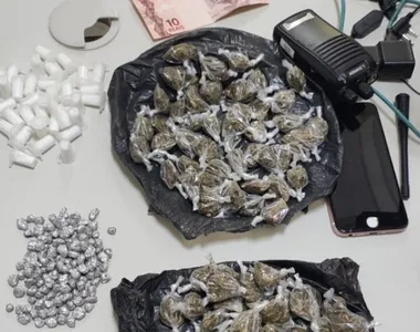 Drogas foram apreendidas com um adolescente e um homem