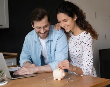 Conversar sobre finanças é fundamental para não 'melar' o amor