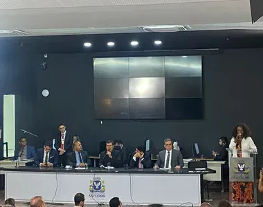 Claudio Tinoco estava presidindo a sessão desta segunda-feira (26)